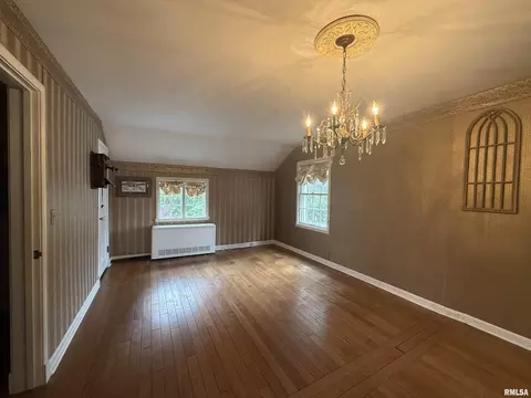 Bedroom - 215 3rd St, Carmi, IL 62821 photo 5 of 5