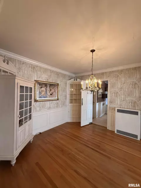 Dining - 215 3rd St, Carmi, IL 62821 photo 1 of 1