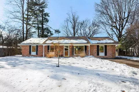104 N Rod Ln, Carbondale, IL 62901