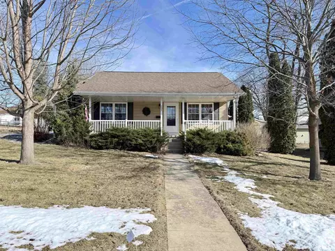 209 S Henry St, Eureka, IL 61530 photo 5