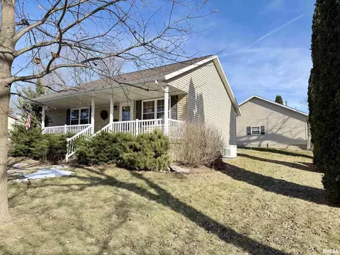209 S Henry St, Eureka, IL 61530