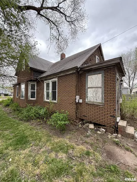 205 2nd St, South Pekin, IL 61564