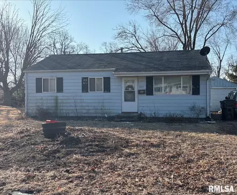 3912 N Saint Joseph Ct, Peoria Heights, IL 61616