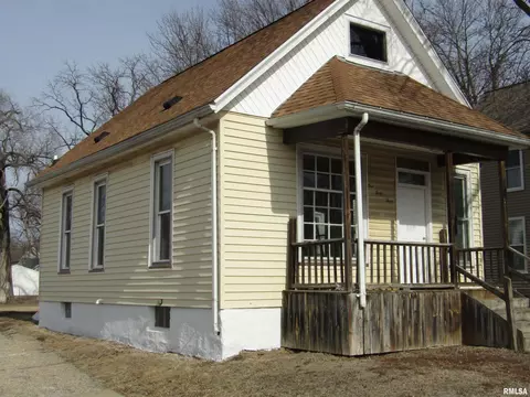 143 E Spruce St, Canton, IL 61520 photo 3