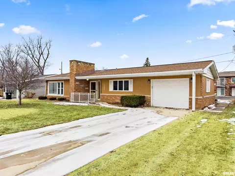 1307 Bobolink Dr, Washington, IL 61571