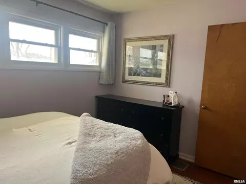 Bedroom - 802 Bobby Ave, Macomb, IL 61455 photo 3 of 7