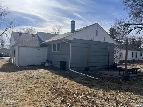 Exterior - 802 Bobby Ave, Macomb, IL 61455 photo 1 of 3