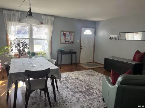 Entry Way - 802 Bobby Ave, Macomb, IL 61455 photo 1 of 1
