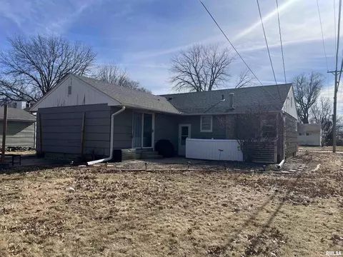Exterior - 802 Bobby Ave, Macomb, IL 61455 photo 2 of 3