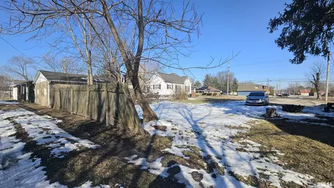 405 E Boulevard St, Marion, IL 62959 photo 2
