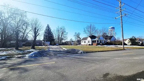 405 E Boulevard St, Marion, IL 62959