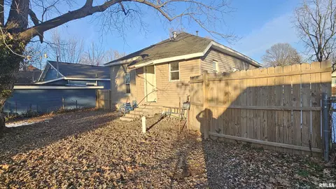 Exterior - 1013 S 13th St, Herrin, IL 62948 photo 6 of 6