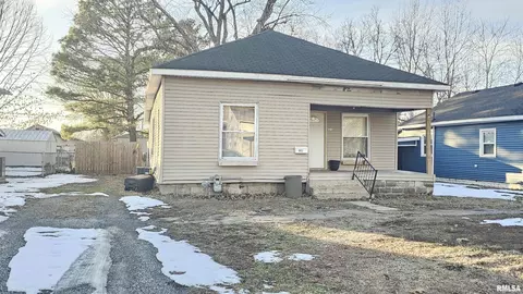 Exterior - 1013 S 13th St, Herrin, IL 62948 photo 2 of 6