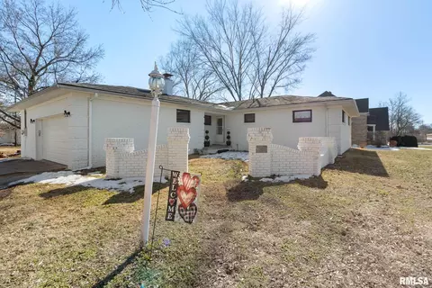 1303 S Carbon St, Marion, IL 62959