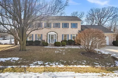 313 E White Oak Ct, East Peoria, IL 61611