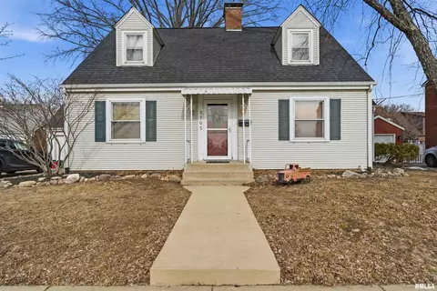 2705 W Manor Pkwy, Peoria, IL 61604