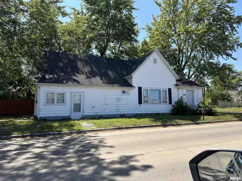 620 N 10th St, Herrin, IL 62948