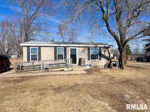 206 S Bowery St, Table Grove, IL 61482
