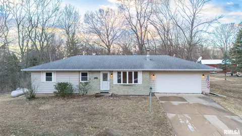 4507 Greenlawn Ct, Pekin, IL 61554