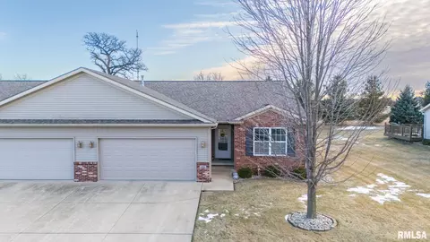 1414 Calvin Dr, Washington, IL 61571