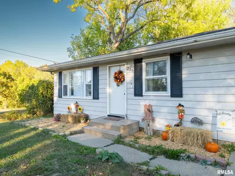 226 Sunrise Ave, Pekin, IL 61554
