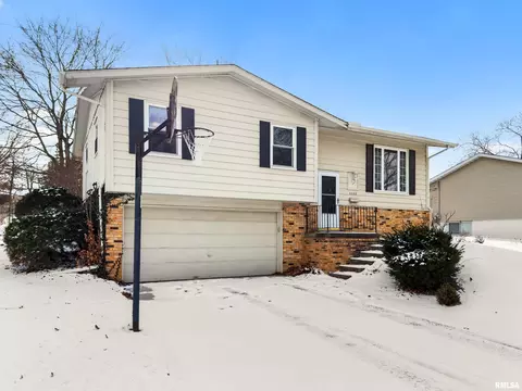 2232 W Warwick Dr, Peoria, IL 61614