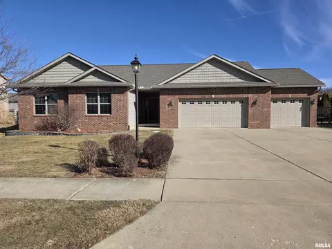 111 Miromar Ln, Washington, IL 61571