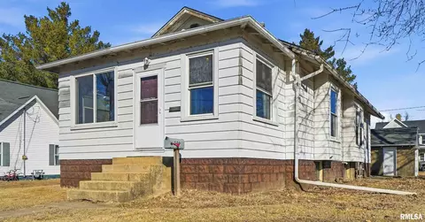 509 W Fort St, Farmington, IL 61531