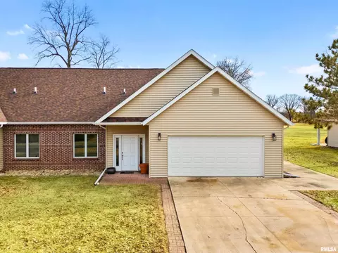 15681 E Kenabeck Trl, Cuba, IL 61427