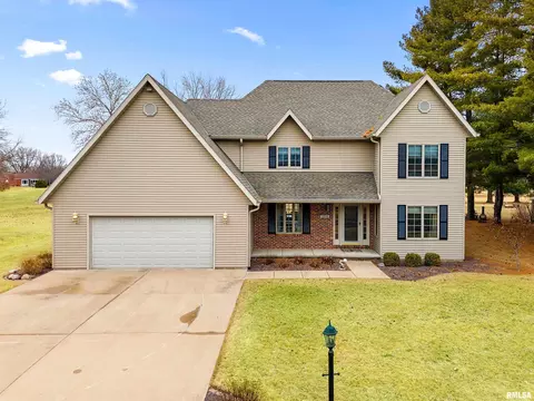 3316 Sheridan Rd, Pekin, IL 61554