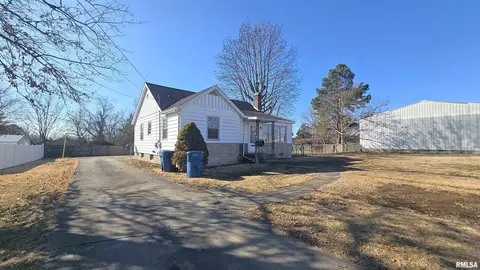 409 W 13th St, Johnston City, IL 62951