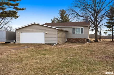 25909 Longview Rd, Hopedale, IL 61747
