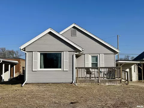 1418 S 11th St, Pekin, IL 61554