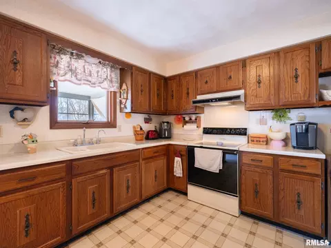 Kitchen - 9522 W Excalibur Ct, Mapleton, IL 61547 photo 1 of 3