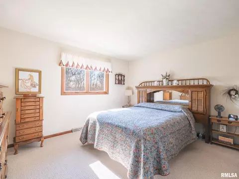 Bedroom - 9522 W Excalibur Ct, Mapleton, IL 61547 photo 1 of 5