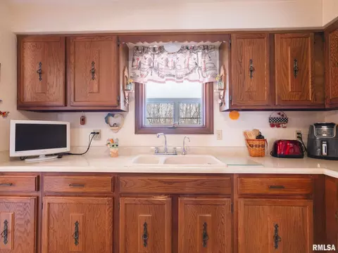 Kitchen - 9522 W Excalibur Ct, Mapleton, IL 61547 photo 3 of 3