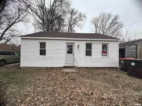 145 Oaklawn Cir, Creve Coeur, IL 61610