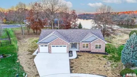 1621 Grandlake Ct, Pekin, IL 61554