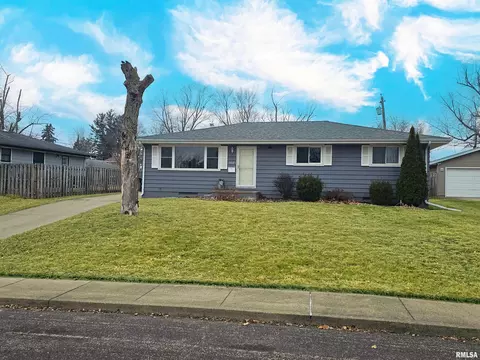 5313 N Arrow Dr, Peoria, IL 61614