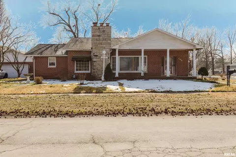 300 S 21st St, Herrin, IL 62948