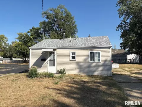 1615 Market St, Pekin, IL 61554