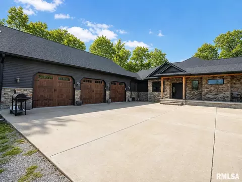 857 Ariel View Rd, De Soto, IL 62924