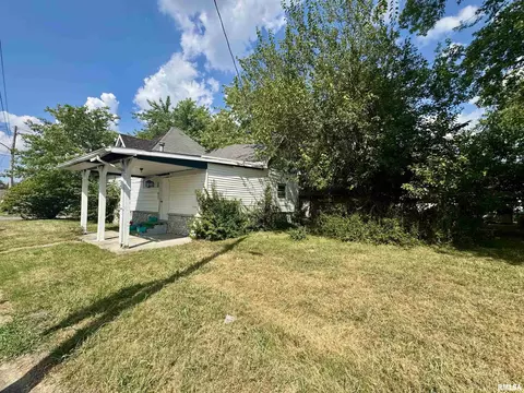 Exterior - 212 W Sylvia Ave, Christopher, IL 62822 photo 6 of 8