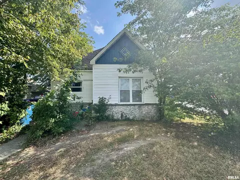 Exterior - 212 W Sylvia Ave, Christopher, IL 62822 photo 2 of 8