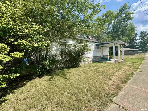 Exterior - 212 W Sylvia Ave, Christopher, IL 62822 photo 4 of 8
