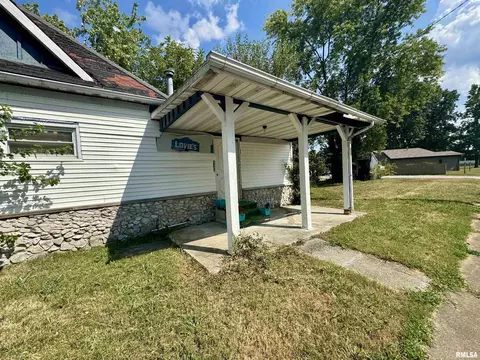 Exterior - 212 W Sylvia Ave, Christopher, IL 62822 photo 5 of 8