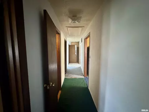 Entry Way - 212 W Sylvia Ave, Christopher, IL 62822 photo 1 of 2