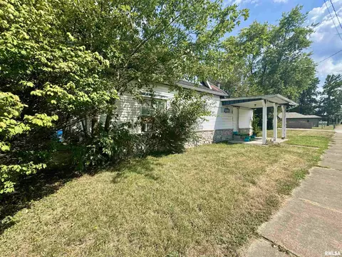 Exterior - 212 W Sylvia Ave, Christopher, IL 62822 photo 3 of 8
