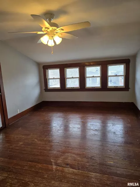Bedroom - 605 E Chestnut St, Canton, IL 61520 photo 6 of 10