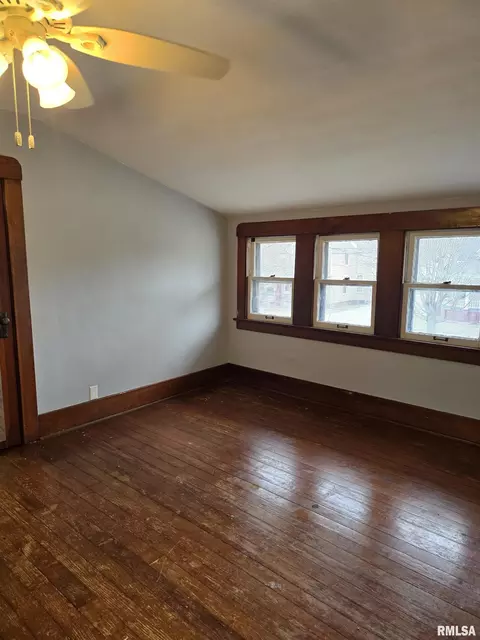 Bedroom - 605 E Chestnut St, Canton, IL 61520 photo 7 of 10